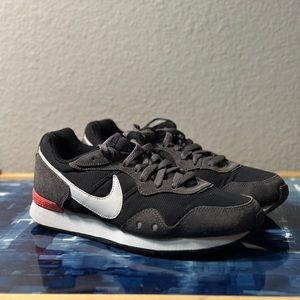 Men’s Nike Venture Runner - Size 7.5 - Black, Grey and Red